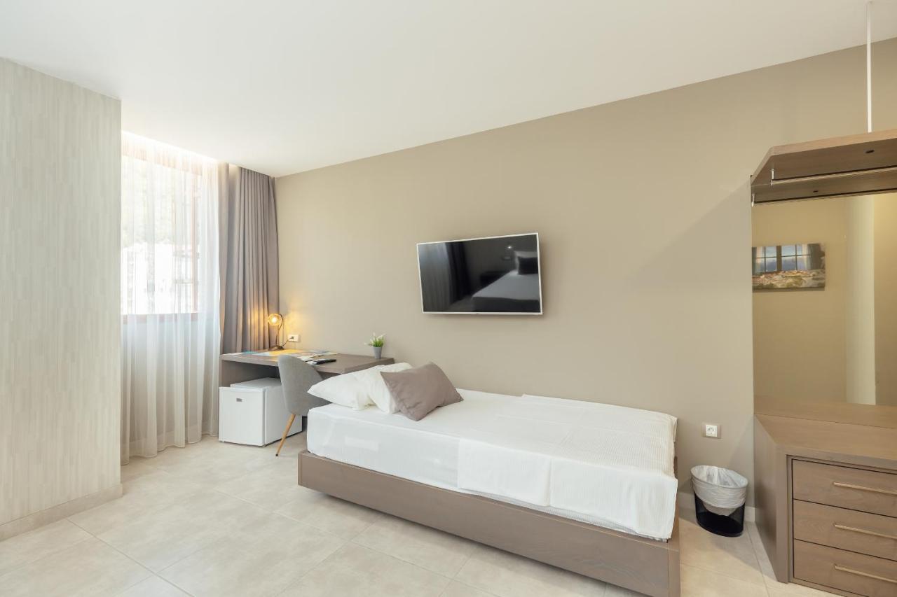 Centar Novi Hotel Herceg Novi Bagian luar foto