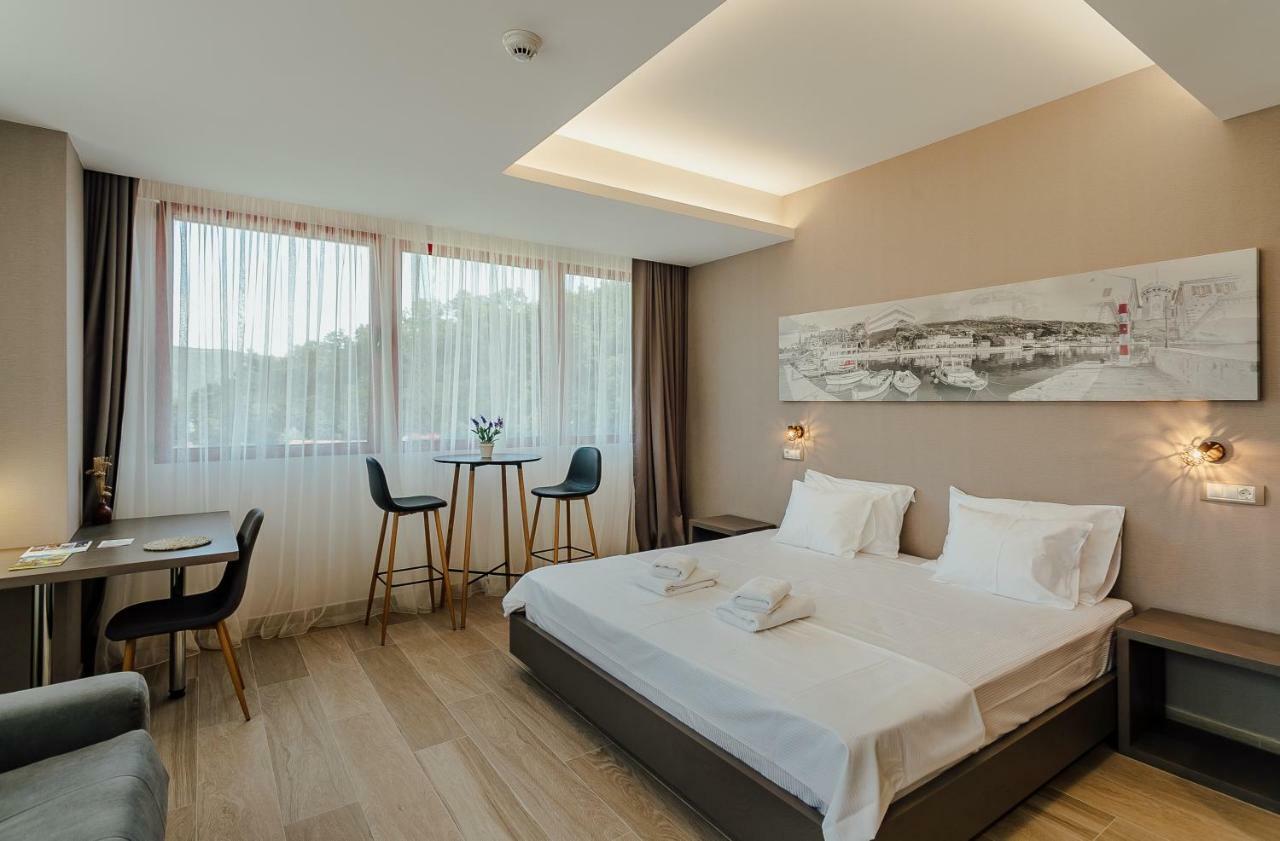 Centar Novi Hotel Herceg Novi Bagian luar foto